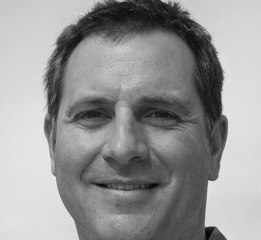 Ritratto professionale di Teo Sorrentino, facilitatore di percorsi di sviluppo interiore